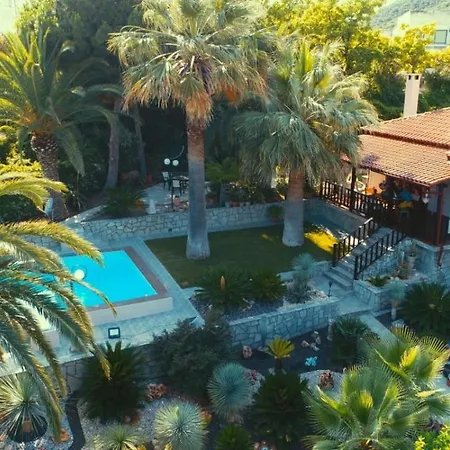 Monica's Tropical Villa Nea Iraklitsa