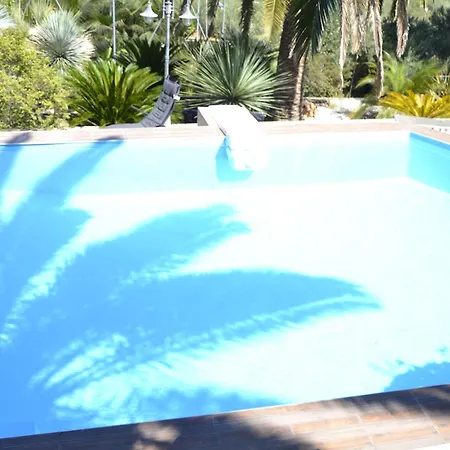 Villa Monica's Tropical Nea Iraklitsa