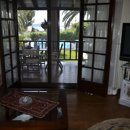 Monica's Tropical Villa Nea Iraklitsa