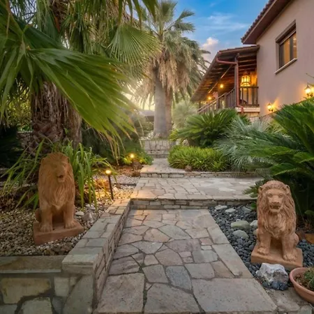 Monica's Tropical Villa Nea Iraklitsa