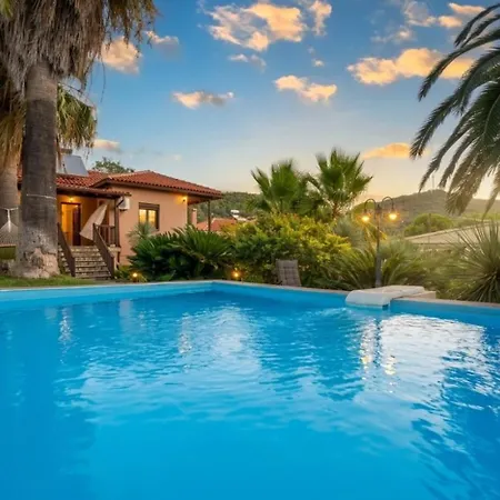 Monica's Tropical Villa Nea Iraklitsa