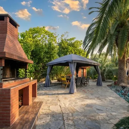 Monica's Tropical Villa *