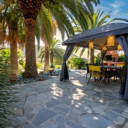 Monica's Tropical Villa *