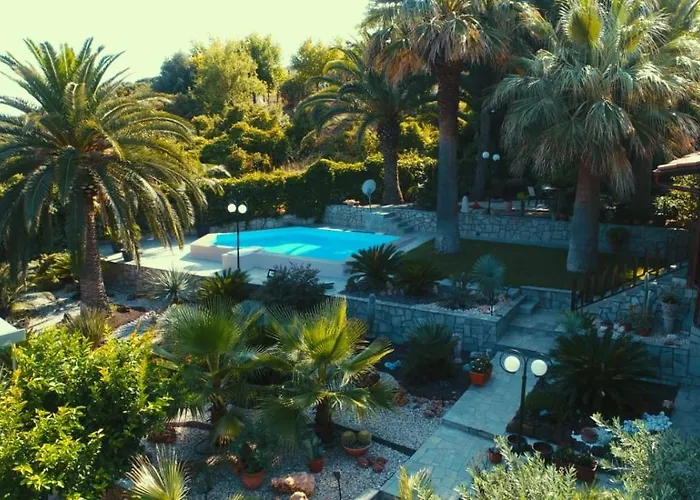 Monica's Tropical Villa *