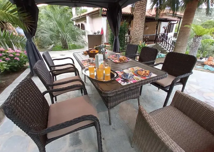 Monica's Tropical Villa Nea Iraklitsa