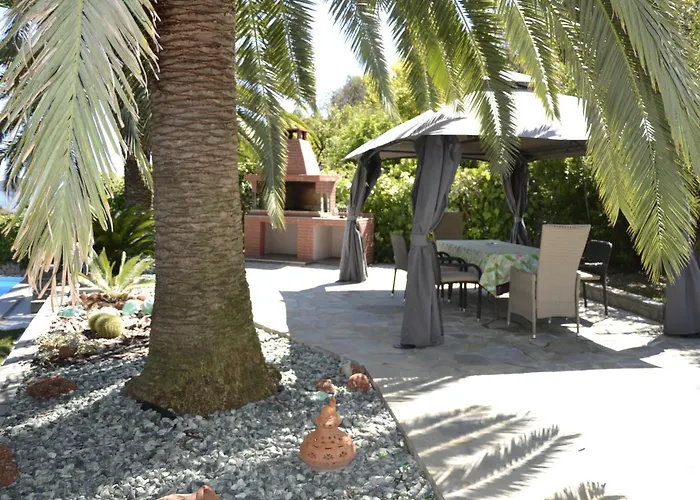 Monica's Tropical Villa *