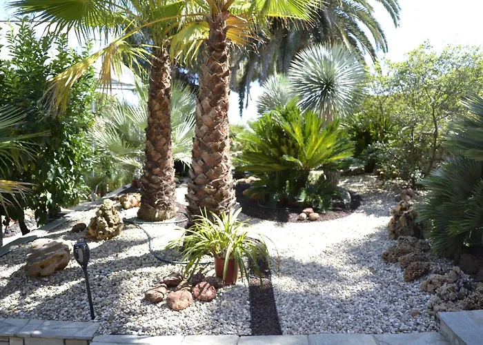 Villa Monica's Tropical Nea Iraklitsa